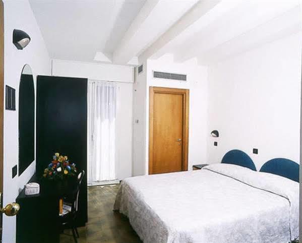 Hotel Beppe Rimini Zewnętrze zdjęcie
